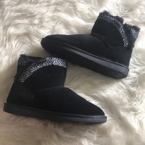 Minnetonka Shoes - Minnetonka fur booties 👢